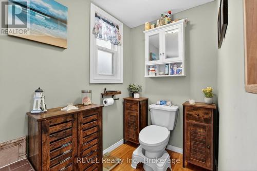 24 Margaret Street, Thorold (Port Robinson), ON - Indoor Photo Showing Bathroom