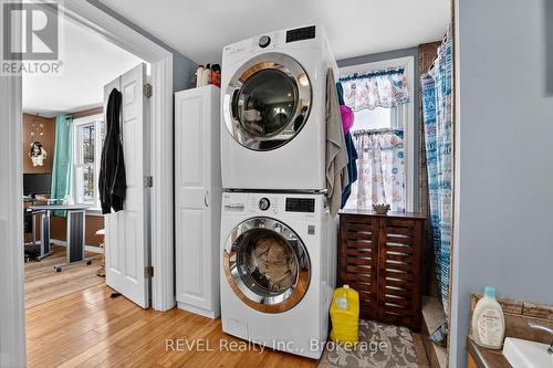24 Margaret Street, Thorold (Port Robinson), ON - Indoor Photo Showing Laundry Room