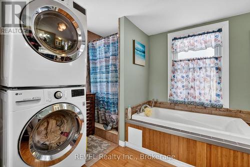 24 Margaret Street, Thorold (Port Robinson), ON - Indoor Photo Showing Laundry Room