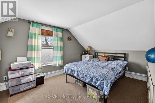 24 Margaret Street, Thorold (Port Robinson), ON - Indoor Photo Showing Bedroom
