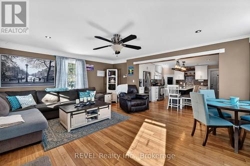 24 Margaret Street, Thorold (Port Robinson), ON - Indoor Photo Showing Living Room