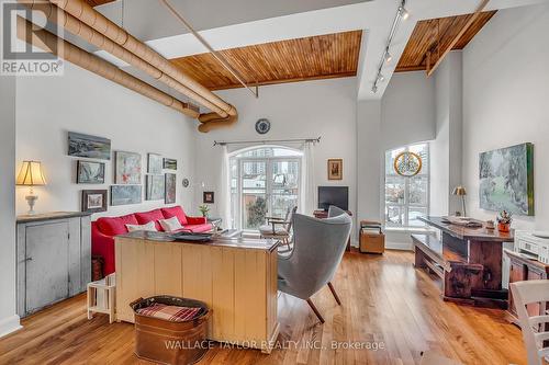 208 - 993 Queen Street W, Toronto, ON - Indoor Photo Showing Office