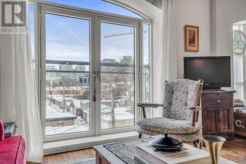 208 - 993 Queen Street W, Toronto, ON - Indoor