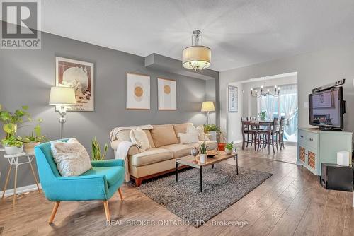 389 Ferndale Drive S, Barrie, ON - Indoor Photo Showing Living Room
