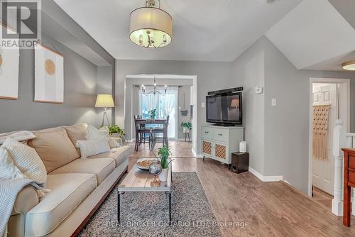 389 Ferndale Drive S, Barrie, ON - Indoor Photo Showing Living Room