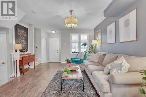 389 Ferndale Drive S, Barrie, ON - Indoor Photo Showing Living Room