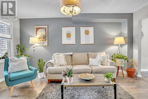 389 Ferndale Drive S, Barrie, ON - Indoor Photo Showing Living Room