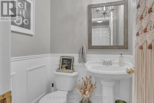 389 Ferndale Drive S, Barrie, ON - Indoor Photo Showing Bathroom