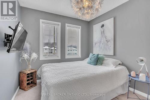 389 Ferndale Drive S, Barrie, ON - Indoor Photo Showing Bedroom