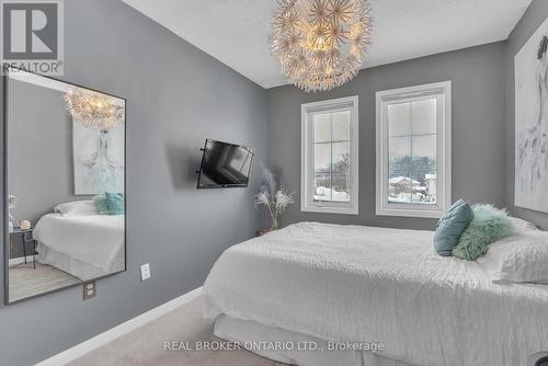 389 Ferndale Drive S, Barrie, ON - Indoor Photo Showing Bedroom