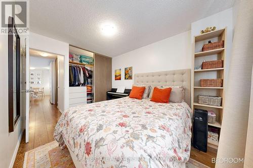 Walk-in closet - 524 - 1625 Bloor Street, Mississauga, ON - Indoor Photo Showing Bedroom