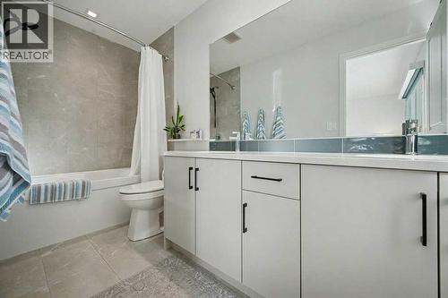 551 Wolf Creek Way Se, Calgary, AB - Indoor Photo Showing Bathroom