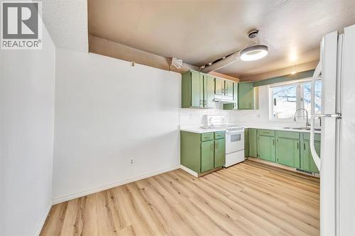 5703 31 Street, Lloydminster, AB - Indoor Photo Showing Kitchen