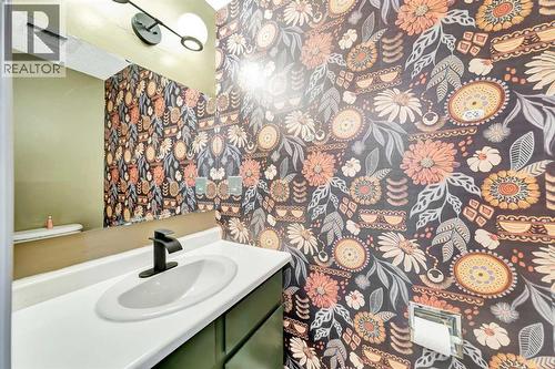 5703 31 Street, Lloydminster, AB - Indoor Photo Showing Bathroom