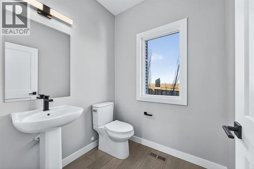 150 Prince Crescent, Rural Rocky View County, AB - Indoor Photo Showing Bathroom