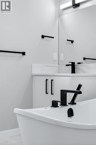 150 Prince Crescent, Rural Rocky View County, AB - Indoor Photo Showing Bathroom