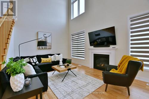 106 Stoneleigh Drive, Blue Mountains, ON - Indoor Photo Showing Living Room With Fireplace