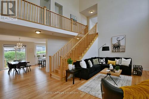 106 Stoneleigh Drive, Blue Mountains, ON - Indoor Photo Showing Living Room