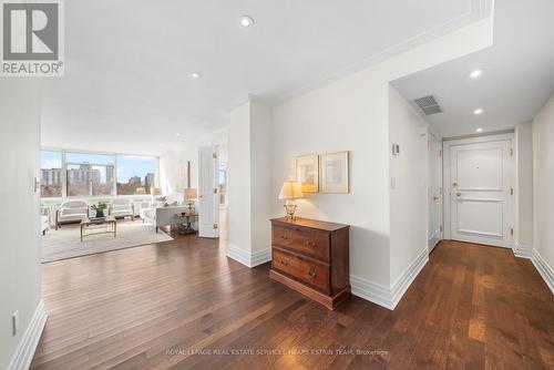 807 - 500 Avenue Road, Toronto, ON - Indoor Photo Showing Other Room