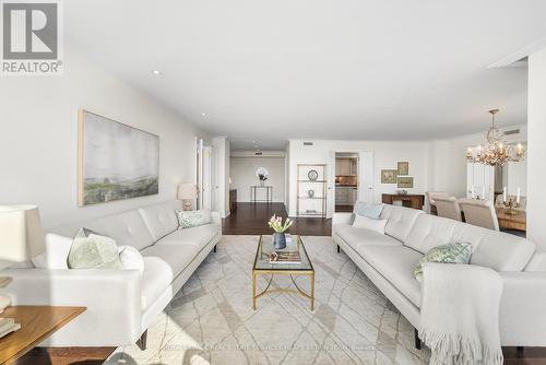 807 - 500 Avenue Road, Toronto, ON - Indoor Photo Showing Living Room