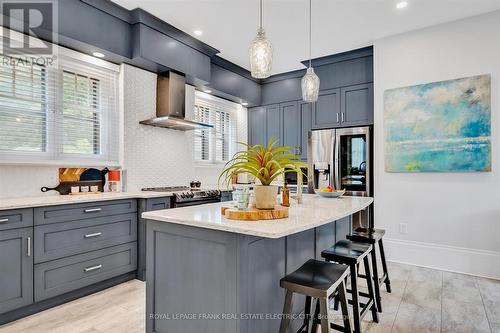 452 Hunter Street W, Peterborough (Town Ward 3), ON - Indoor Photo Showing Kitchen With Upgraded Kitchen