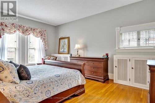 452 Hunter Street W, Peterborough (Town Ward 3), ON - Indoor Photo Showing Bedroom