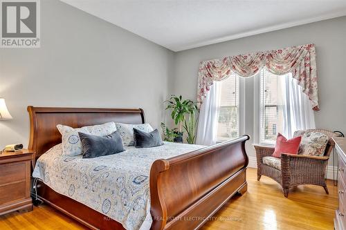 452 Hunter Street W, Peterborough (Town Ward 3), ON - Indoor Photo Showing Bedroom
