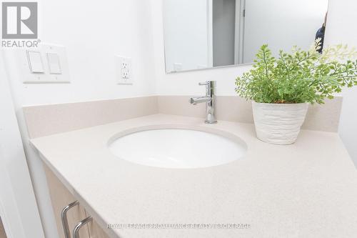 909 - 223 Princess Street, Kingston (East Of Sir John A. Blvd), ON - Indoor Photo Showing Bathroom