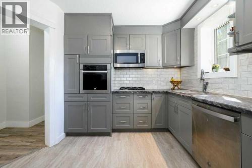 5238 52 Street, Lacombe, AB - Indoor Photo Showing Kitchen With Upgraded Kitchen