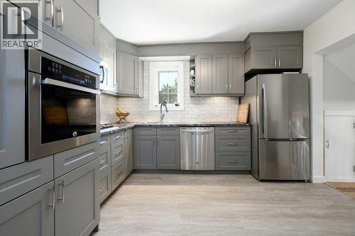 5238 52 Street, Lacombe, AB - Indoor Photo Showing Kitchen With Upgraded Kitchen