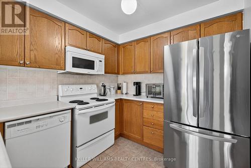 70 Burgess Crescent, Newmarket, ON - Indoor Photo Showing Kitchen