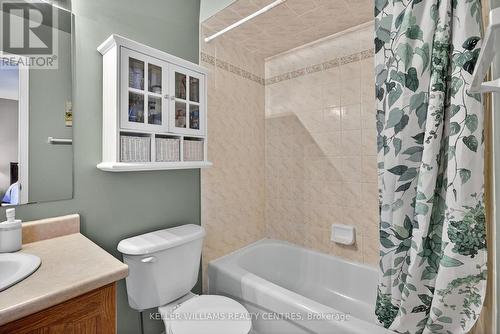70 Burgess Crescent, Newmarket, ON - Indoor Photo Showing Bathroom