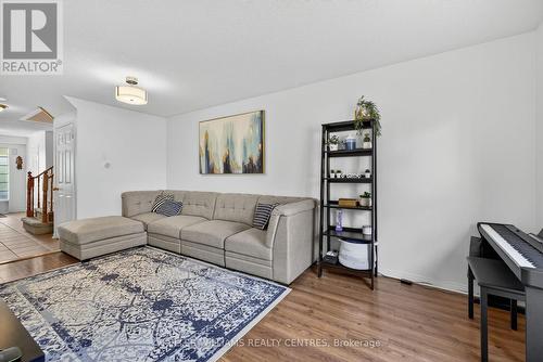70 Burgess Crescent, Newmarket, ON - Indoor Photo Showing Living Room