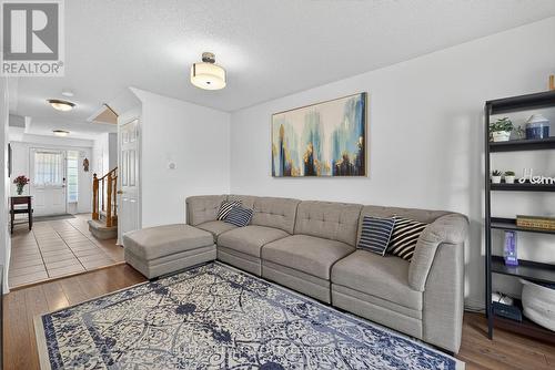 70 Burgess Crescent, Newmarket, ON - Indoor Photo Showing Living Room