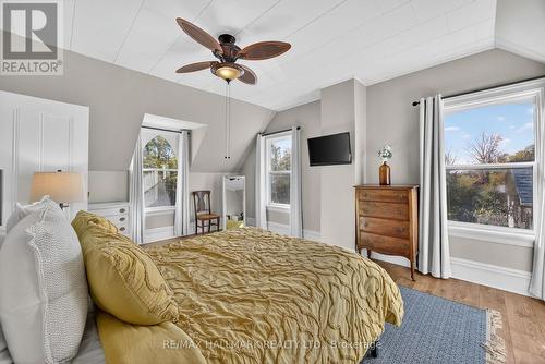 84 Wellington Street E, Barrie, ON - Indoor Photo Showing Bedroom