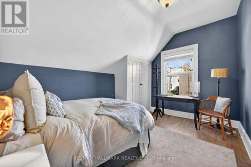 84 Wellington Street E, Barrie, ON - Indoor Photo Showing Bedroom