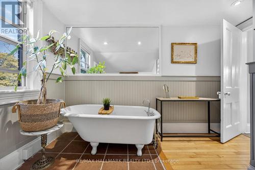 84 Wellington Street E, Barrie, ON - Indoor