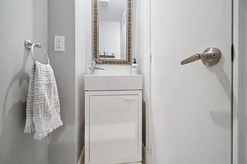 Powder room - 1431 Ch. Canora, Mont-Royal, QC - Indoor Photo Showing Bathroom