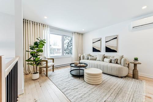 Living room - 2010 Rue La Corne, Saint-Bruno-De-Montarville, QC - Indoor Photo Showing Living Room