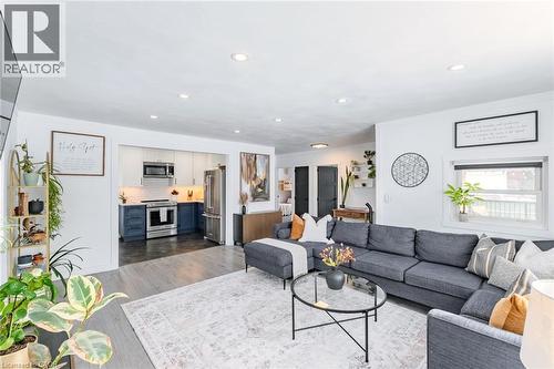 79 Wood Street, Brantford, ON - Indoor Photo Showing Living Room