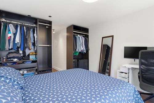 Primary bedroom - 301-2487 Rue Champagne, Montréal (Ville-Marie), QC - Indoor Photo Showing Bedroom