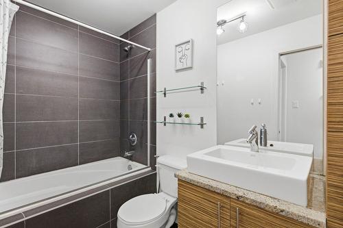 Bathroom - 301-2487 Rue Champagne, Montréal (Ville-Marie), QC - Indoor Photo Showing Bathroom
