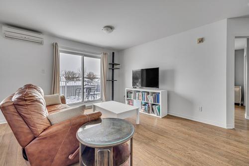 Salon - 303-234 Rue Commerciale, Saint-Henri, QC - Indoor Photo Showing Living Room