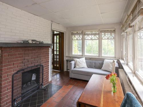 124 Summit Avenue, Thunder Bay, ON - Indoor Photo Showing Living Room With Fireplace