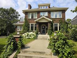 124 Summit Avenue  Thunder Bay, ON P7B 3P1