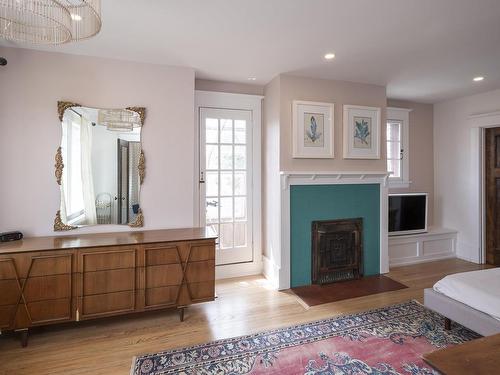 124 Summit Avenue, Thunder Bay, ON - Indoor Photo Showing Living Room With Fireplace