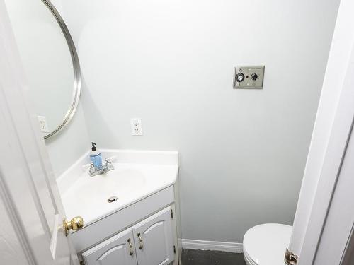 124 Summit Avenue, Thunder Bay, ON - Indoor Photo Showing Bathroom