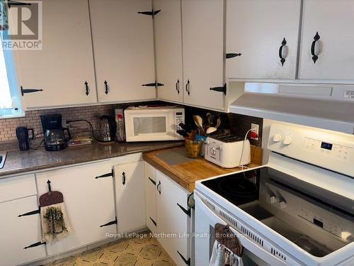 975 Mcintyre Street W, North Bay (West End), ON - Indoor Photo Showing Kitchen