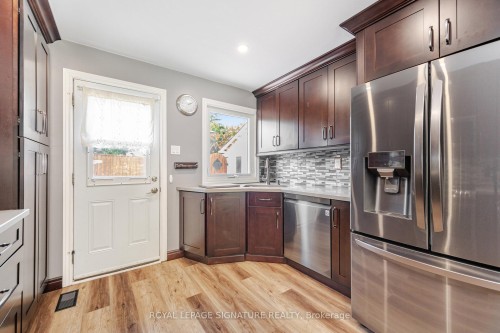 24 Lesbury Avenue, Brampton, ON - Indoor Photo Showing Kitchen With Stainless Steel Kitchen