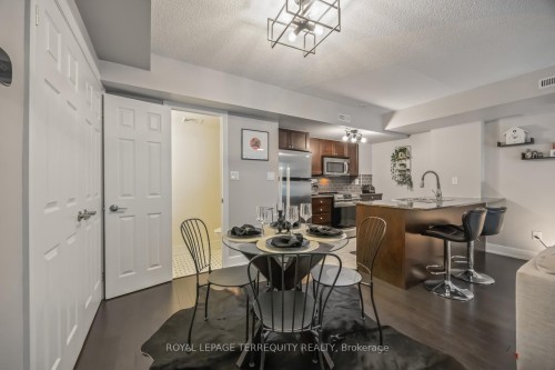 130-25 Turntable Crescent, Toronto, ON - Indoor Photo Showing Dining Room
